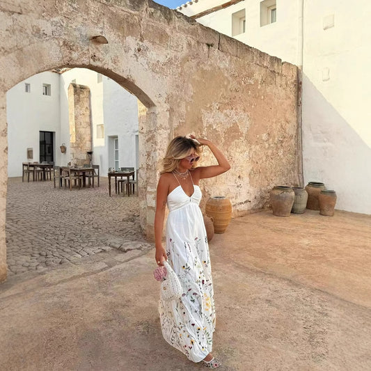 Robe à bretelles spaghetti pour femmes avec broderies florales Chic und Stil