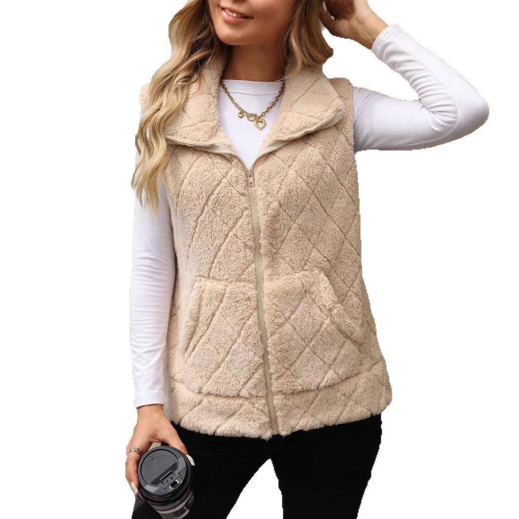 Cozy quilted fleece vest for women with hood and practical pockets Chic and Style