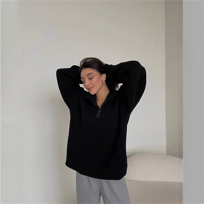 Comfortable knitted pullover for women with high collar and zip Chic und Stil