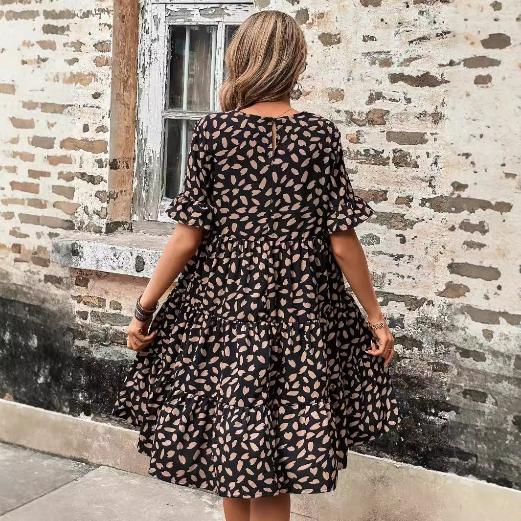 Robe d'été aérienne pour femmes avec coupe irrégulière et motif léopard tendance Chic und Stil