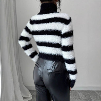 Pull en tricot à la mode pour femmes avec un design rayé tendance et un col haut Chic und Stil