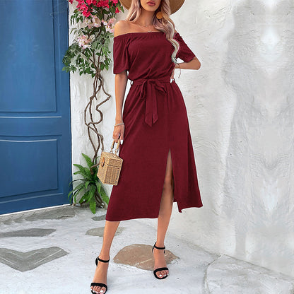 Robe maxi décolleté pour femmes avec fente élégante et ceinture à la taille Chic & Stil