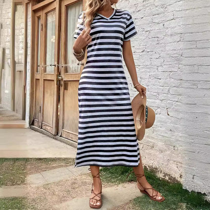 Robe maxi rayée pour femmes au design décontracté à décolleté en V avec fentes latérales Chic und Stil