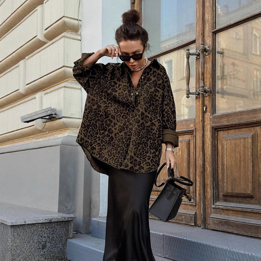 Chemise légère pour femmes avec motif léopard et coupe décontractée Chic und Stil