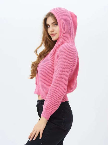 Sweat à capuche court pour femmes en matériau en tricot côtelé doux avec des cordons pratiques Chic & Stil
