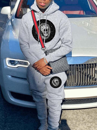 Ladies' hoodie and jogger pants set with an innovative lion pattern Chic und Stil