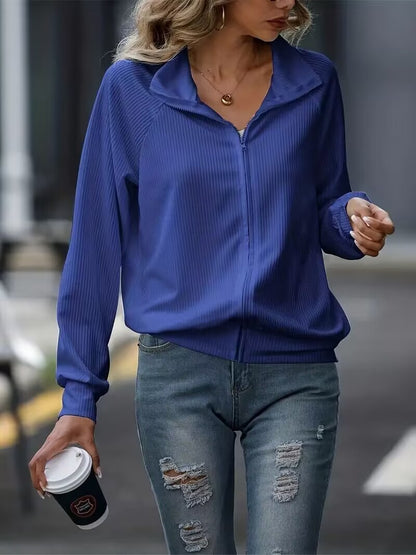Veste zippée sportive pour femmes avec structure en côtes et élégant col montant Chic und Stil