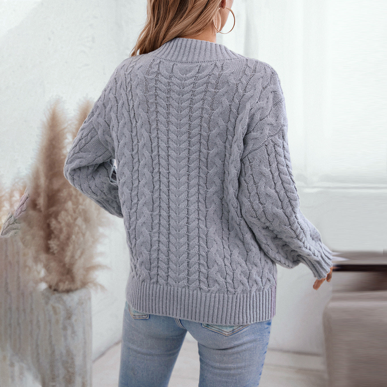 Pull en grosse maille pour femmes avec décolleté en V et motif en torsades Chic und Stil