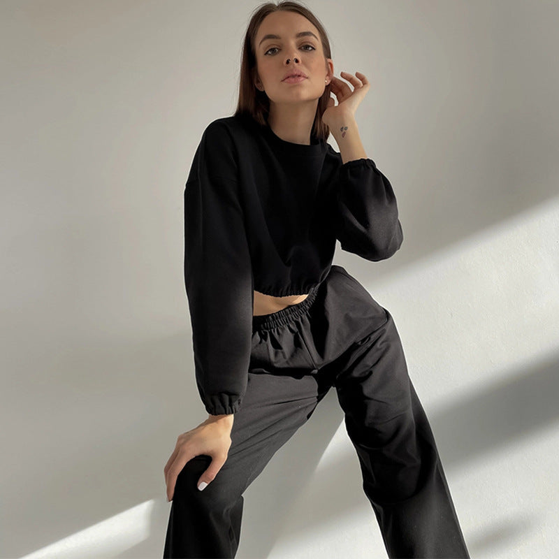 Casual tracksuit set for women with crop top and wide pants Chic and Style