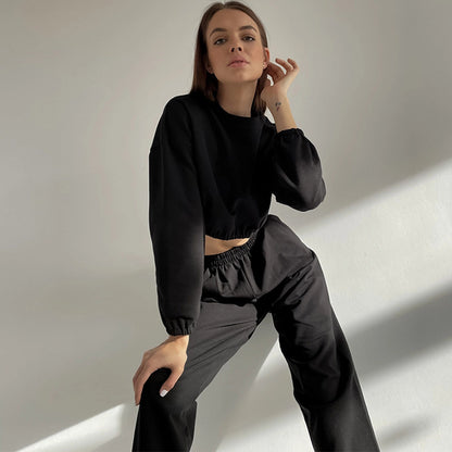 Casual tracksuit set for women with crop top and wide pants Chic and Style