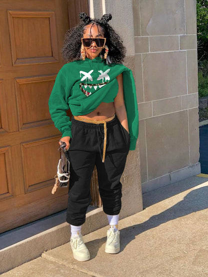 Women's hoodie and jogger pants set with creative Chic und Stil pattern