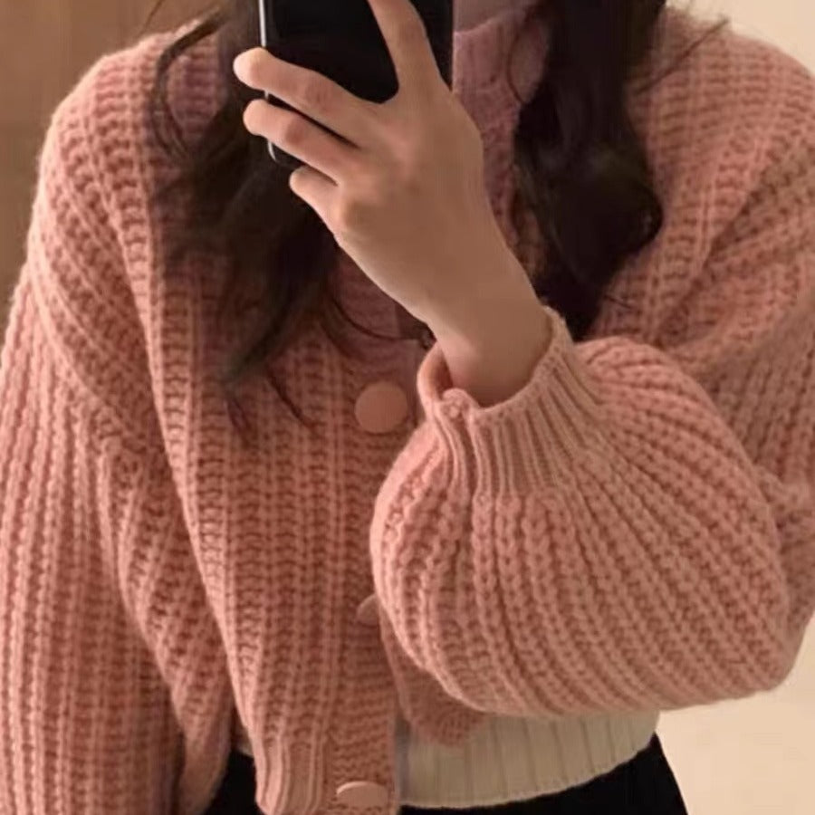 Cardigan en grosse maille pour femmes avec des manches volumineuses et de gros boutons Chic und Stil