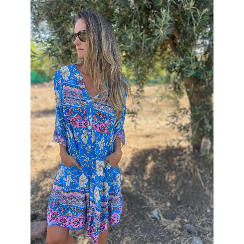 Robe de blouse décontractée pour femmes avec un motif floral coloré et une ourlet évasé au genou Chic und Stil