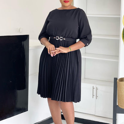 Robe plissée pour femmes avec ceinture à la taille et coupe élégante Chic und Stil