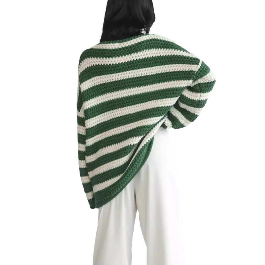 Pull over décontracté en crochet pour femmes avec des rayures modernes.