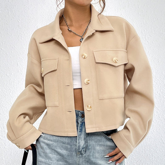 Veste cropped tendance pour femmes avec poches plaquées et boutons-pression Chic und Stil