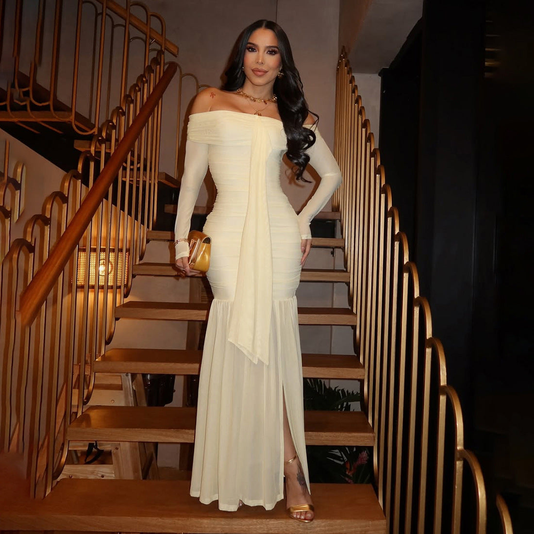 Robe maxi élégante pour femme avec design décolleté et drapés raffinés Chic und Stil