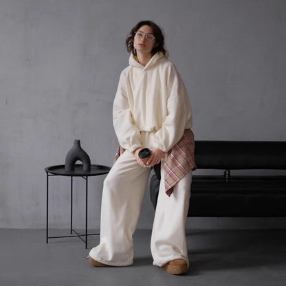 Ladies casual hoodie and loose jogger pants in soft fleece Chic and Style