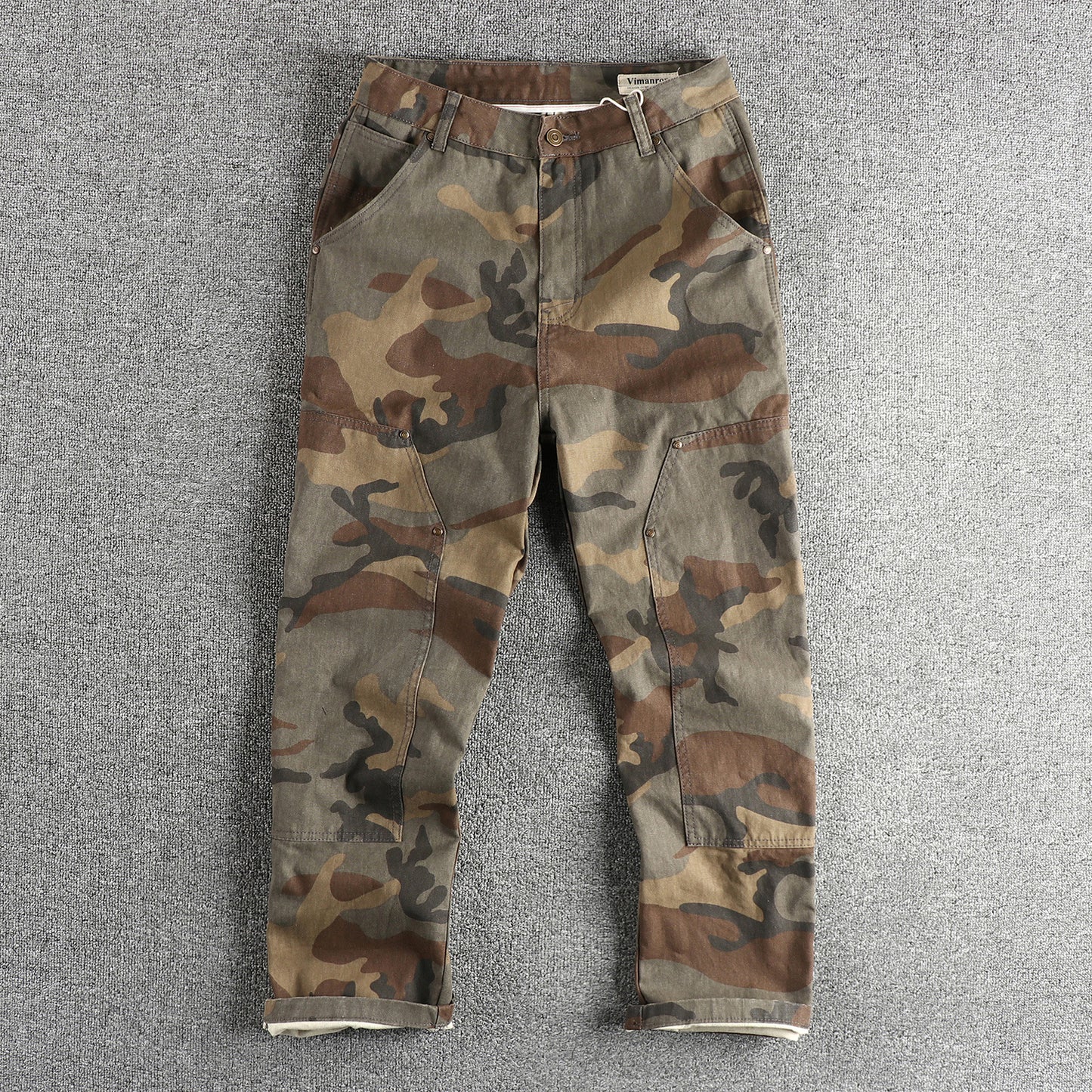 Men's cargo pants in modern camouflage design with multifunctional pockets Chic and Style