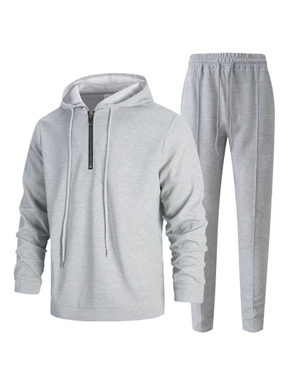 Men's sporty hoodie and jogging pants set in breathable material with chic and stylish accents