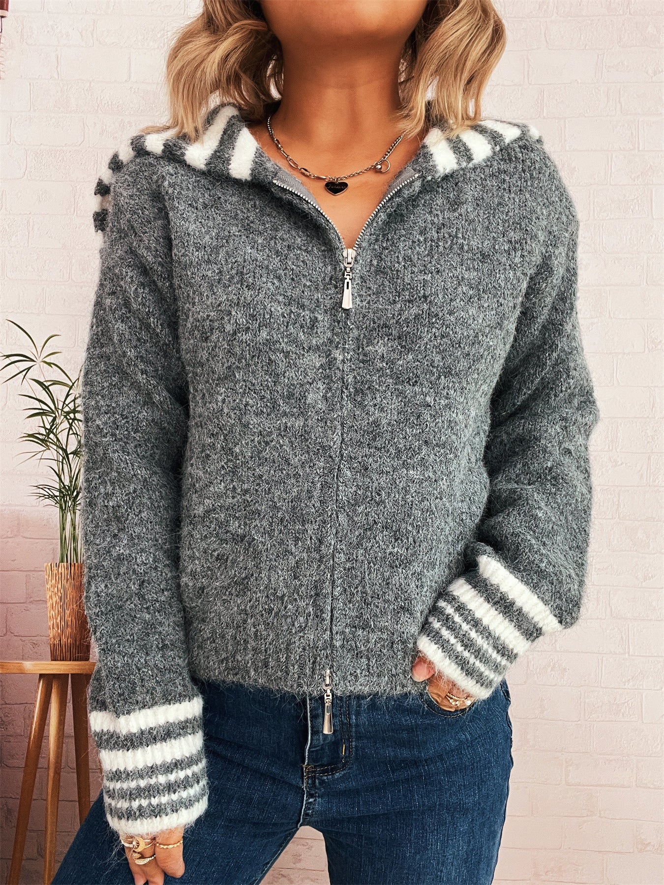 Dames pull-over en tricot cozy avec une fermeture éclair élégante et des rayures à la mode Chic und Stil