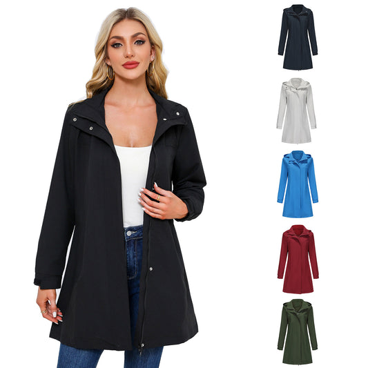 Functional transitional jacket for women with adjustable hood and practical pockets Chic and Style