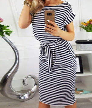 Robe rayée élégante pour femmes avec ceinture à nouer Chic und Stil