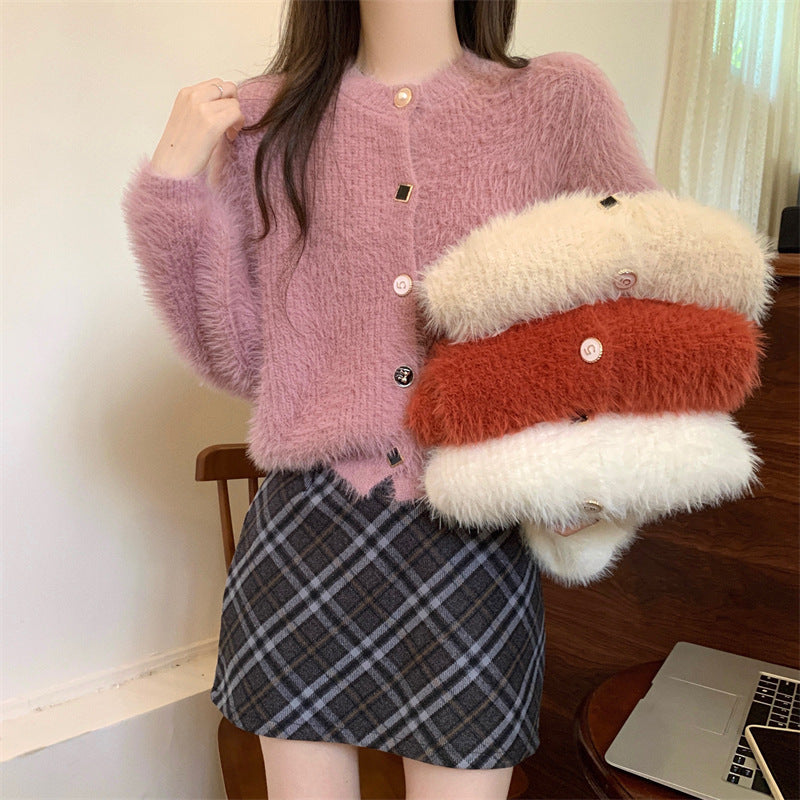 Dames cardigan doux avec boutons et texture en fausse fourrure Chic und Stil