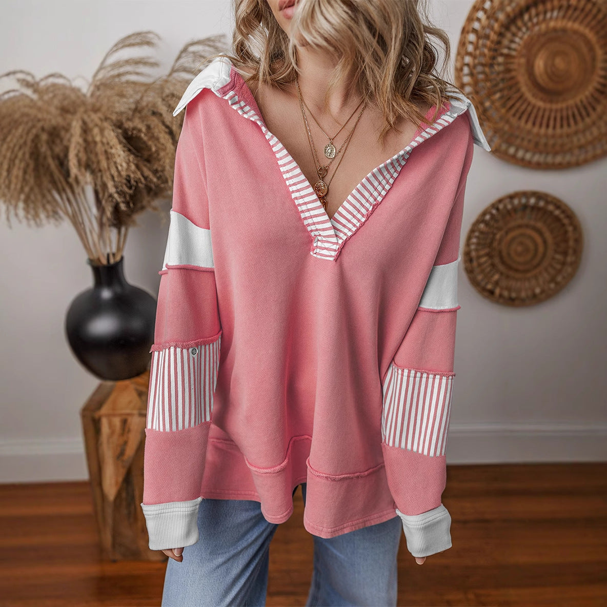 Pull confortable pour femmes avec col de chemise et manches rayées Chic und Stil