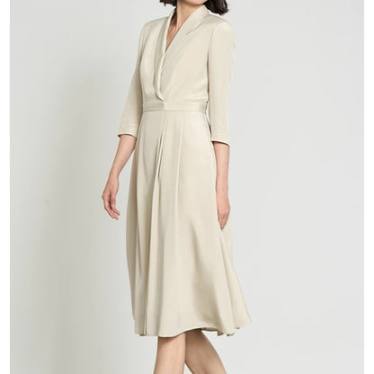 Robe midi A-Line fluide pour femme avec un élégant détail de bouton Chic und Stil