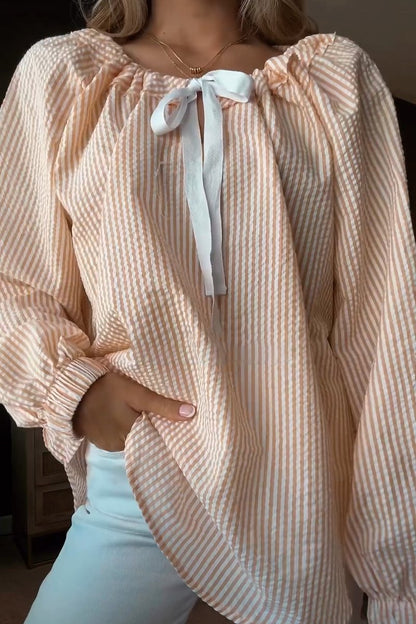 Blouse dames avec décolleté élastique et lien en nœud Chic und Stil