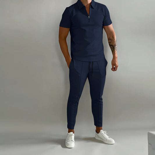 Chemise polo tendance pour hommes avec fermeture éclair de haute qualité et pantalon slim-fit stylé Chic und Stil