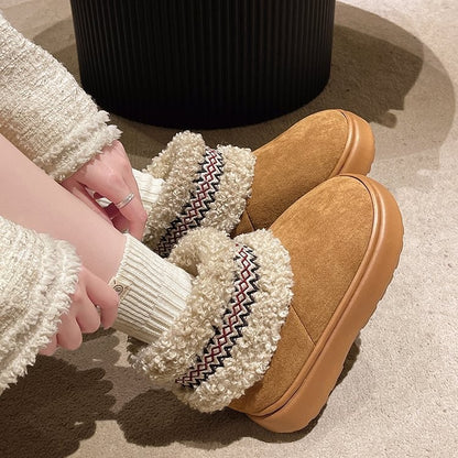 Chaussons confortables pour femmes avec doublure douce et accents tendance Chic und Stil