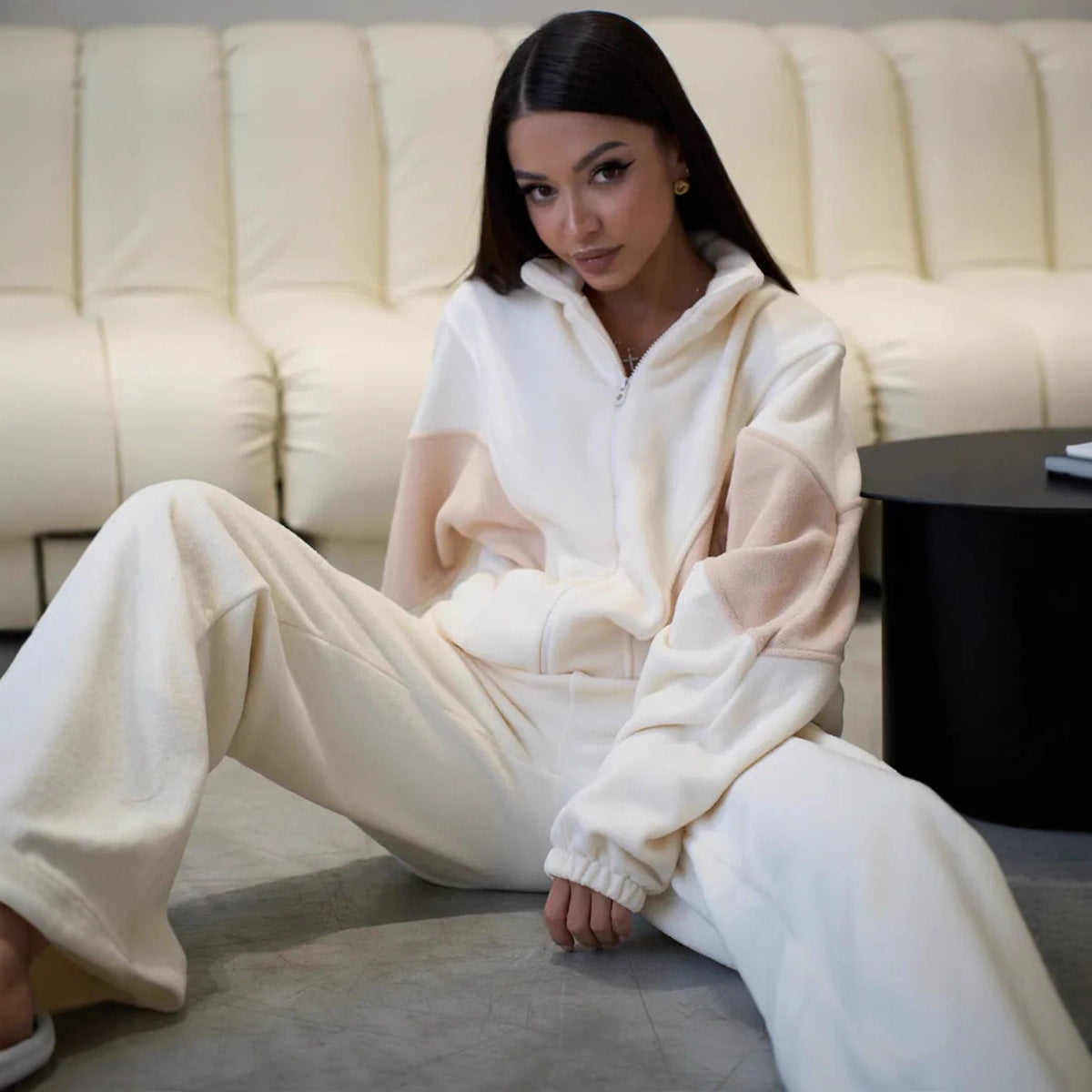 Sporty fleece leisure set for women with hood and wide pants Chic and Style