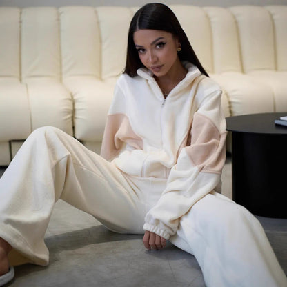 Sporty fleece leisure set for women with hood and wide pants Chic and Style