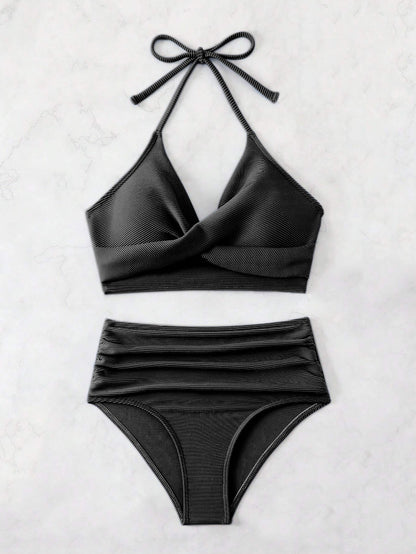 Bikini femme taille haute avec un élégant haut drapé et un design ludique Chic und Stil