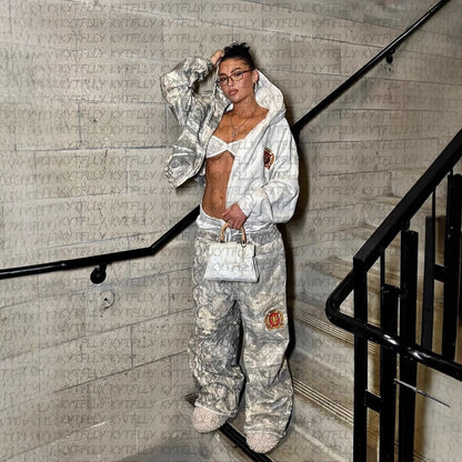 Pantalon de jogging camouflage pour femmes avec taille élastique et poches latérales Chic und Stil