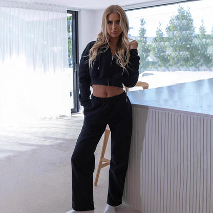 Chic and Style women's cropped sporty hoodie set with comfortable jogger pants