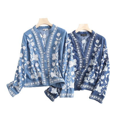Blouse vintage brodée pour femmes avec col élégant et fermeture à boutons pression Chic und Stil