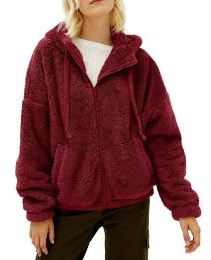 Dame Veste à capuche en fausse fourrure au style oversize Chic und Stil