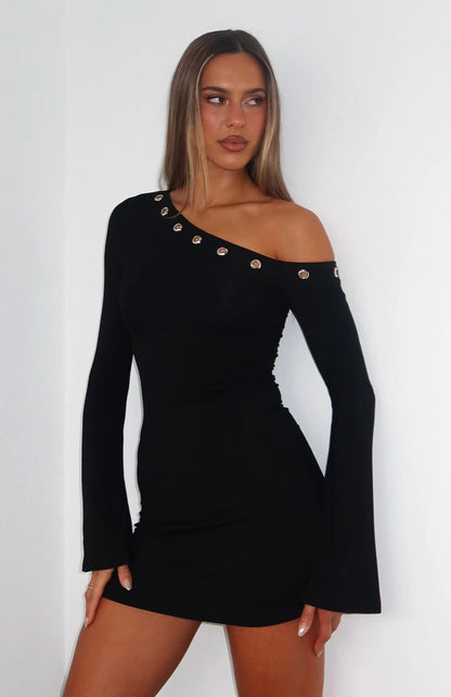 Robe mini femme avec décolleté asymétrique à Carmen et boutons décoratifs Chic und Stil