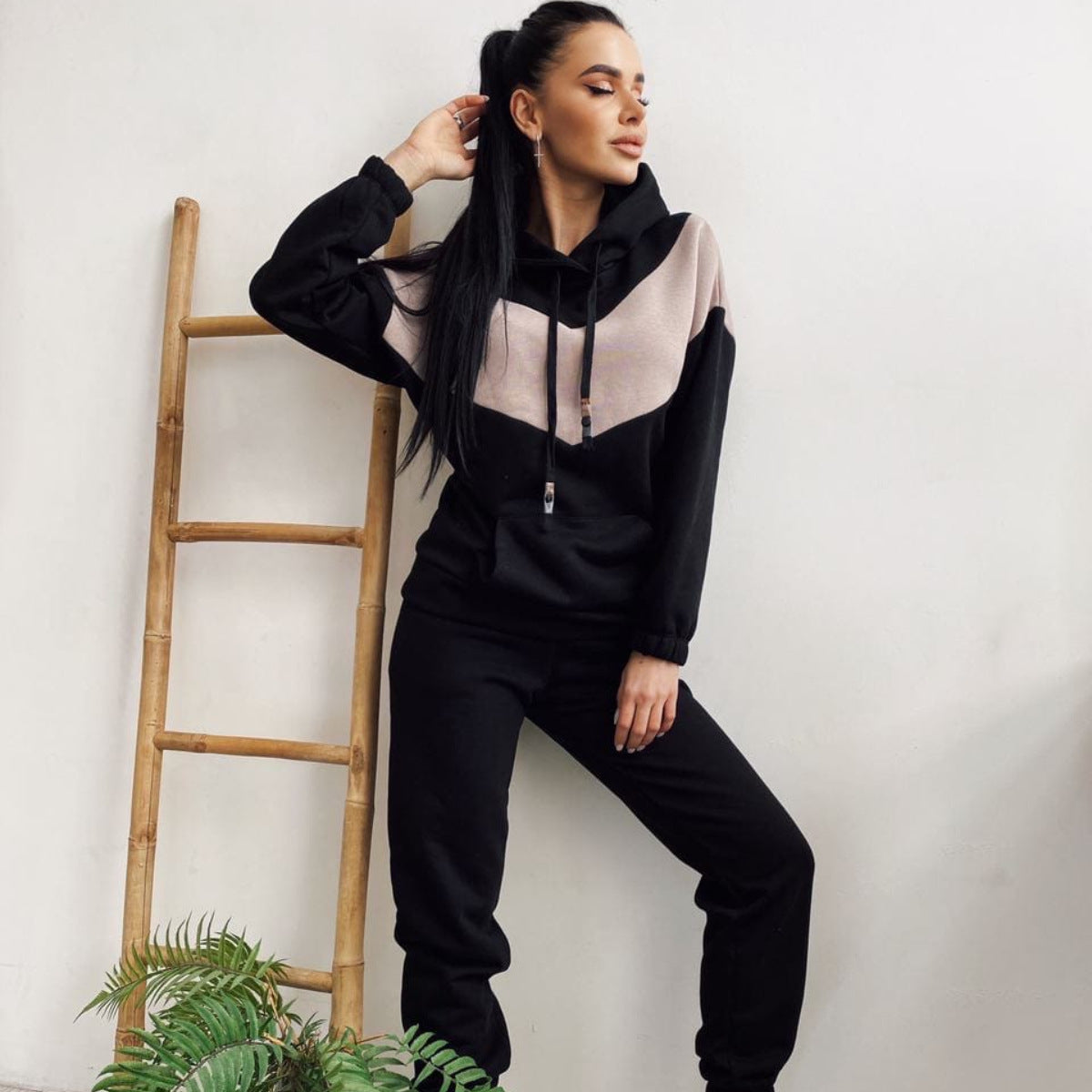 Chic and Style women's sports hoodie set and tight jogger pants