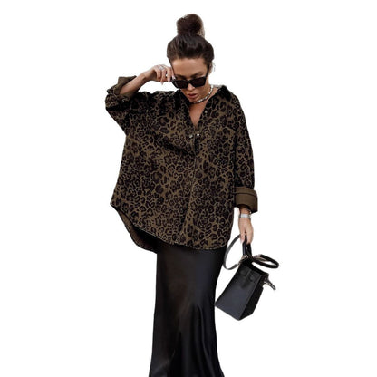 Chemise légère pour femmes avec motif léopard et coupe décontractée Chic und Stil