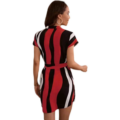 Femme Robe courte à manches courtes élégante avec ceinture à nouer Chic und Stil