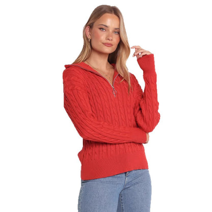 Pull en tricot pour femmes avec un élégant motif en cable et un col montant à la mode Chic und Stil