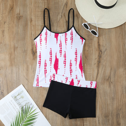 Women's sporty tankini set with a stylish eye-catching pattern and comfortable shorts Chic und Stil