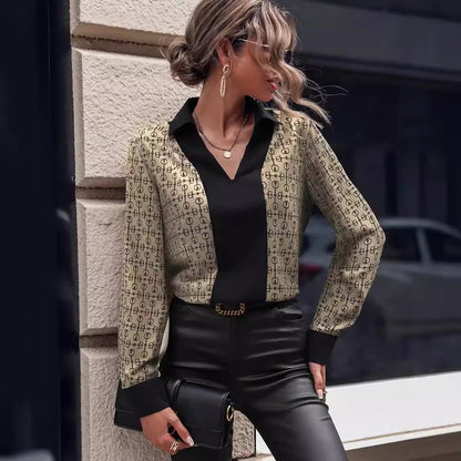 Blouse pour femmes avec un mélange de motifs moderne et un élégant décolleté en V Chic und Stil