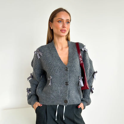 Cardigan pour femmes avec des détails romantiques en volants Chic und Stil