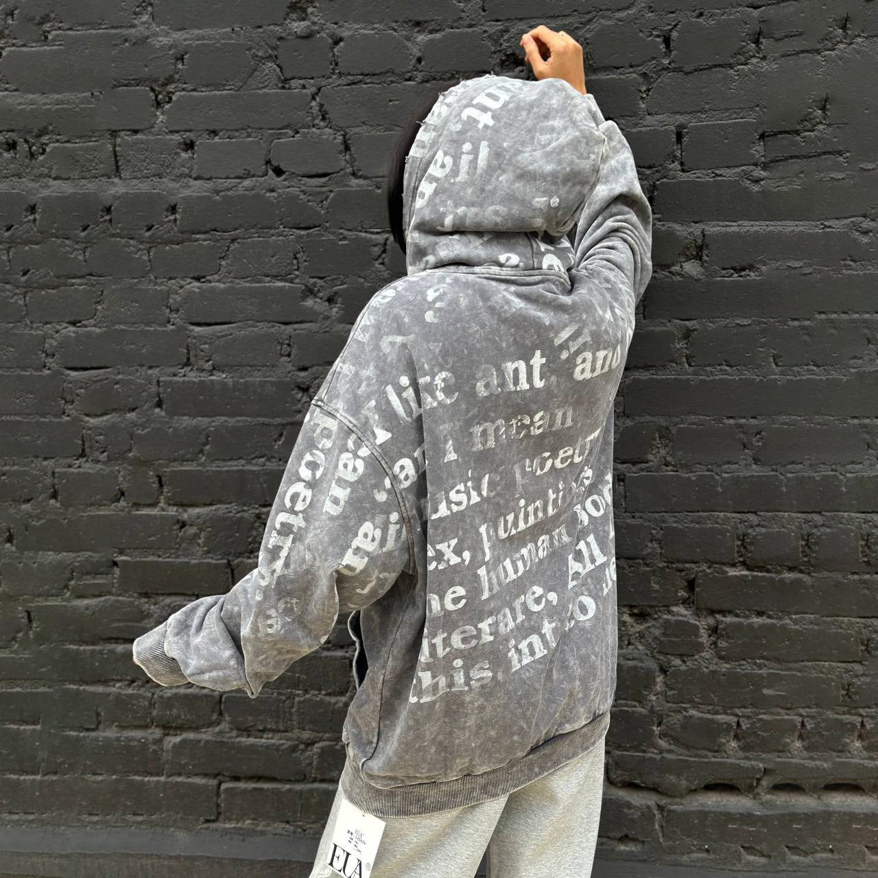 Dame Hoodie surdimensionné avec écriture et broderies Chic und Stil