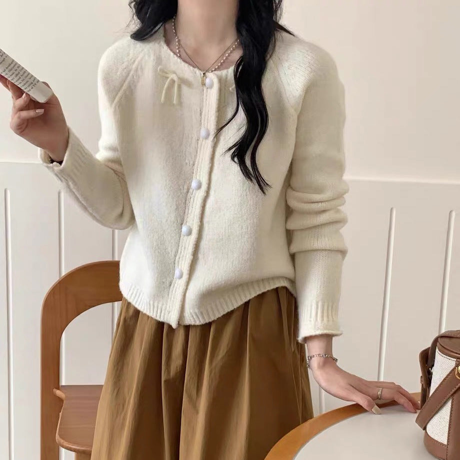 Dames Pull-over douillet avec des nœuds décoratifs et de grands boutons Chic und Stil